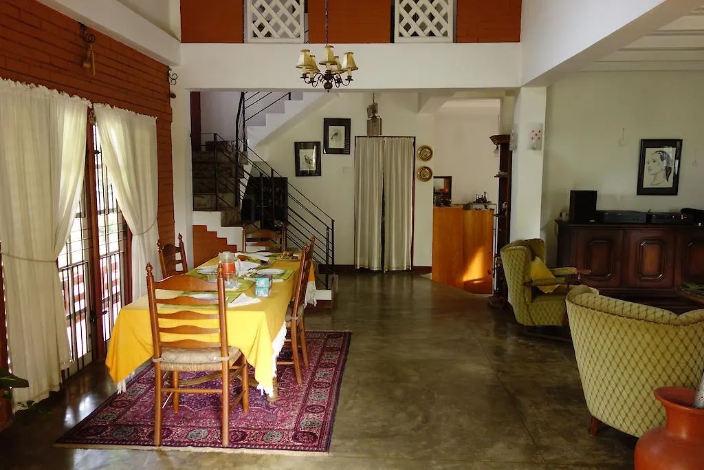 Sujatha'S Homestay Residence 캔디 스리랑카