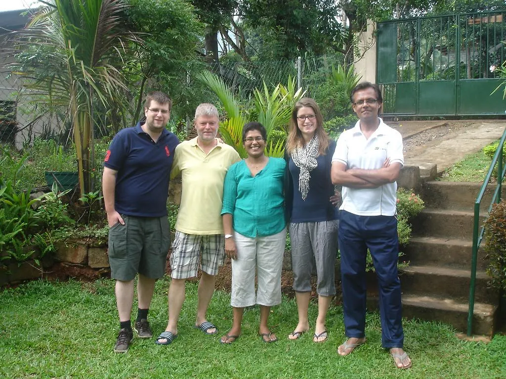 Sujatha'S Homestay Residence 캔디 B&B