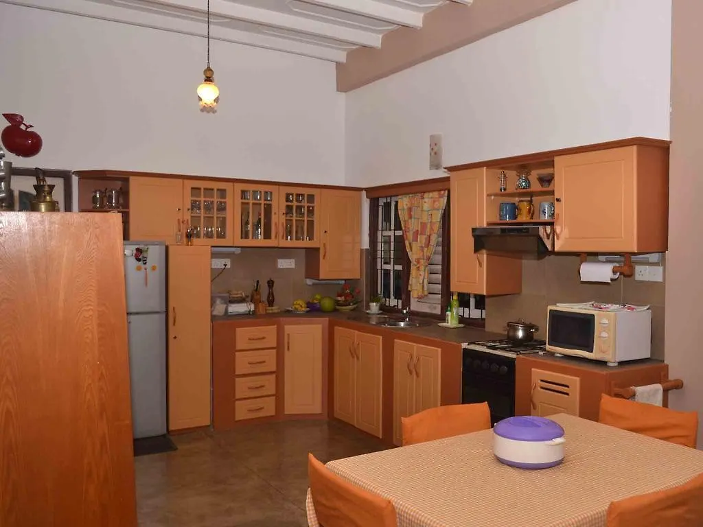 Sujatha'S Homestay Residence 캔디 B&B